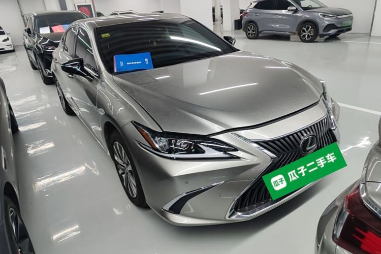 Used Lexus ES 2020 200 Excellence Edition Front Right 45 Deg