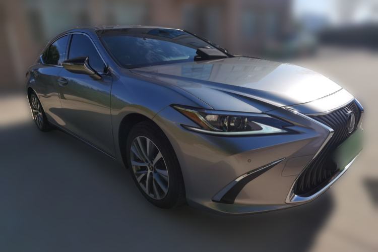 Used Lexus ES 2020 200 Excellence Edition Front Right 45 Deg