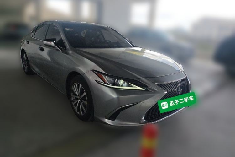 Used Lexus ES 2020 200 Excellence Edition Front Right 45 Deg