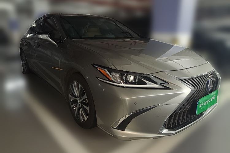 Used Lexus ES  Front Right 45 Deg
