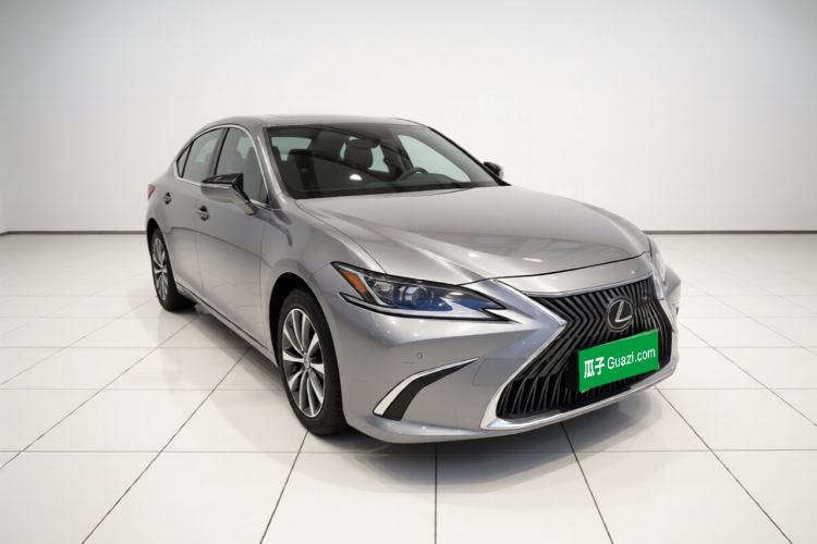 Used Lexus ES 2020 200 Excellence Edition Front Right 45 Deg