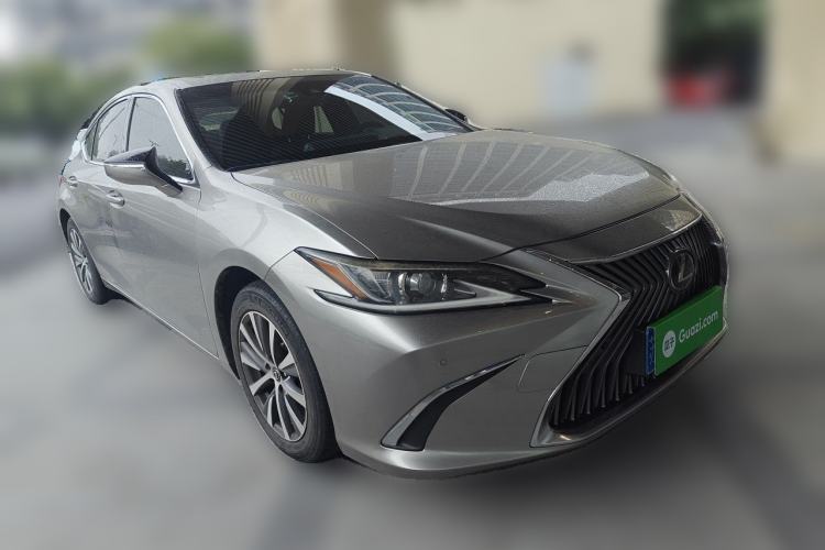 Used Lexus ES 2020 260 Excellence Edition Front Right 45 Deg