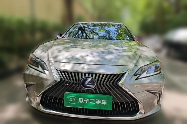Used Lexus ES 2020 300h Executive Edition Front