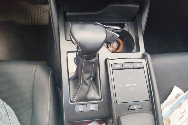 Used Lexus ES 2020 300h Premier Edition Gear Lever