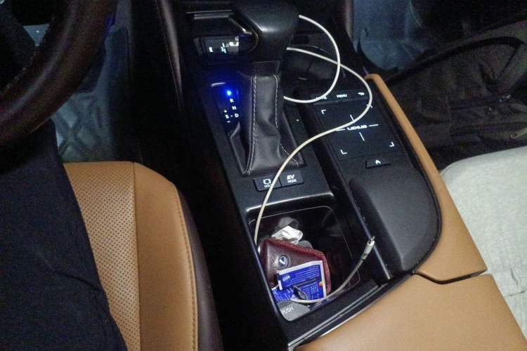Used Lexus ES 2020 300h Premier Edition Gear Lever