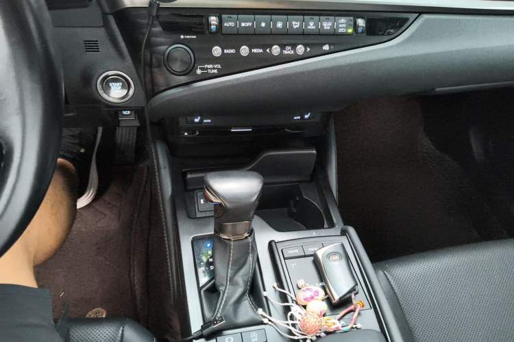 Used Lexus ES 2020 200 Excellence Edition Gear Lever