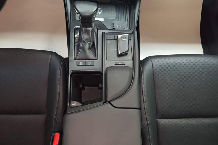 Used Lexus ES 2020 200 Excellence Edition Gear Lever