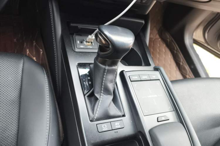 Used Lexus ES 2020 300h Premier Edition Gear Lever
