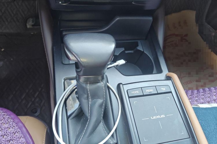 Used Lexus ES 2020 300h Premier Edition Gear Lever