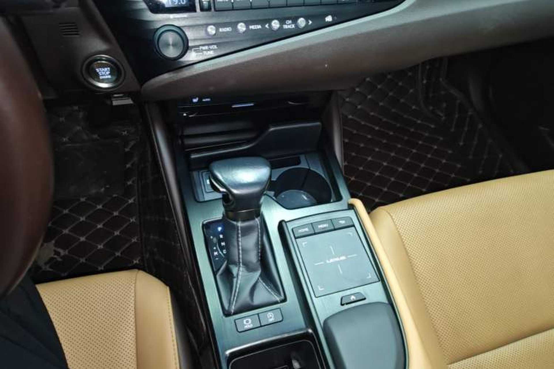 Used Lexus ES 2020 200 Excellence Edition Gear Lever