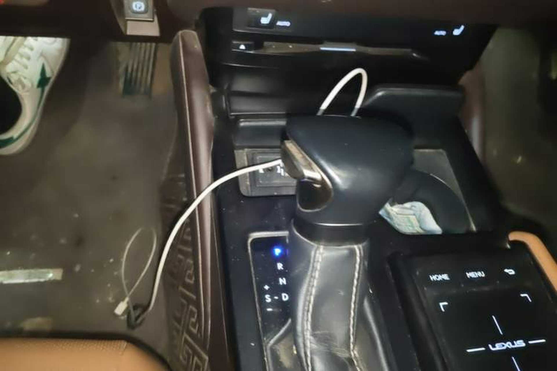 Used Lexus ES 2020 300h Premier Edition Gear Lever