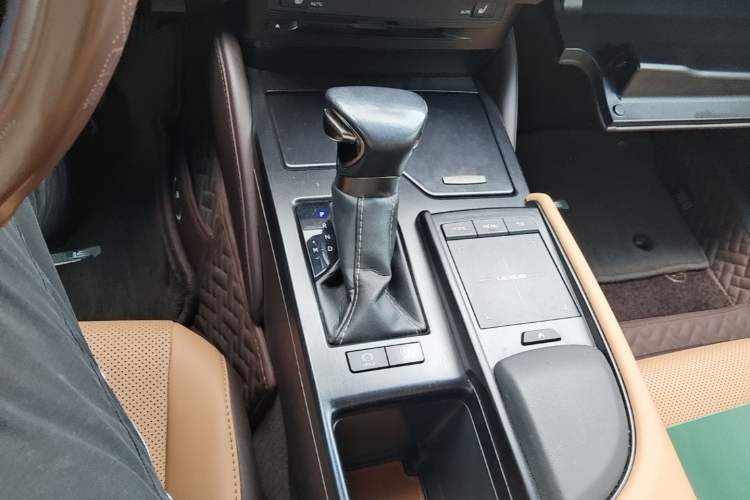 Used Lexus ES 2020 200 Excellence Edition Gear Lever