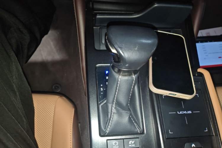 Used Lexus ES 2020 300h Premier Edition Gear Lever