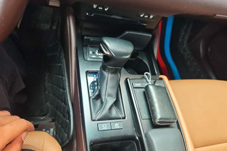 Used Lexus ES 2020 300h Premier Edition Gear Lever