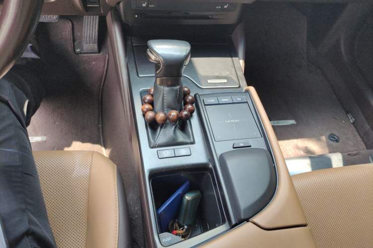 Used Lexus ES 2020 200 Excellence Edition Gear Lever