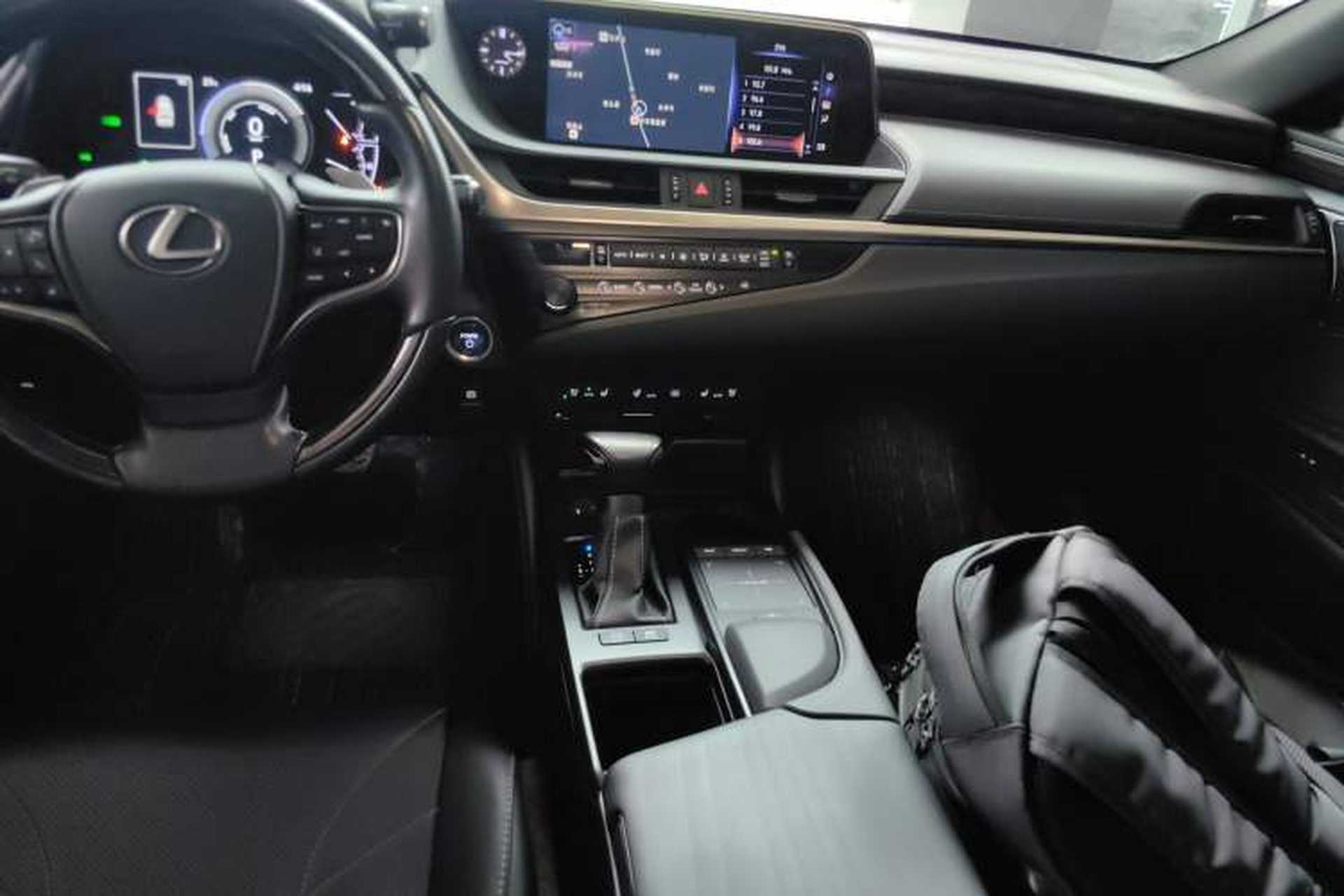 Used Lexus ES 2020 300h Executive Edition Gear Lever