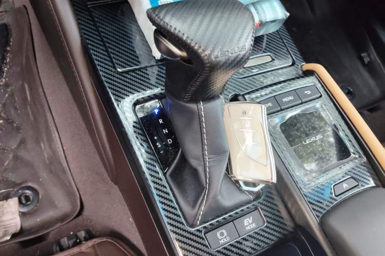 Used Lexus ES 2020 300h Premier Edition Gear Lever