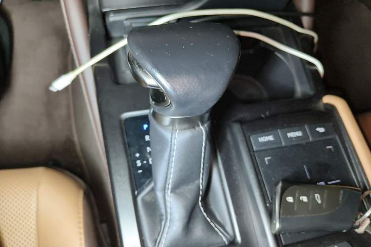 Used Lexus ES 2020 300h Premier Edition Gear Lever