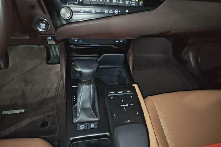 Used Lexus ES 2020 200 Excellence Edition Gear Lever