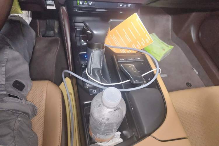 Used Lexus ES 2020 300h Deluxe Edition Gear Lever