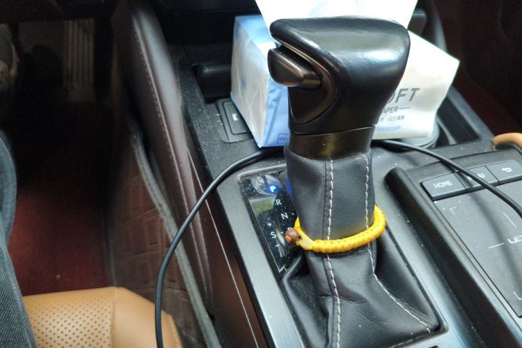 Used Lexus ES 2020 300h Premier Edition Gear Lever