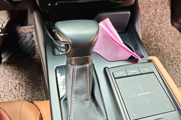 Used Lexus ES 2020 300h Premier Edition Gear Lever