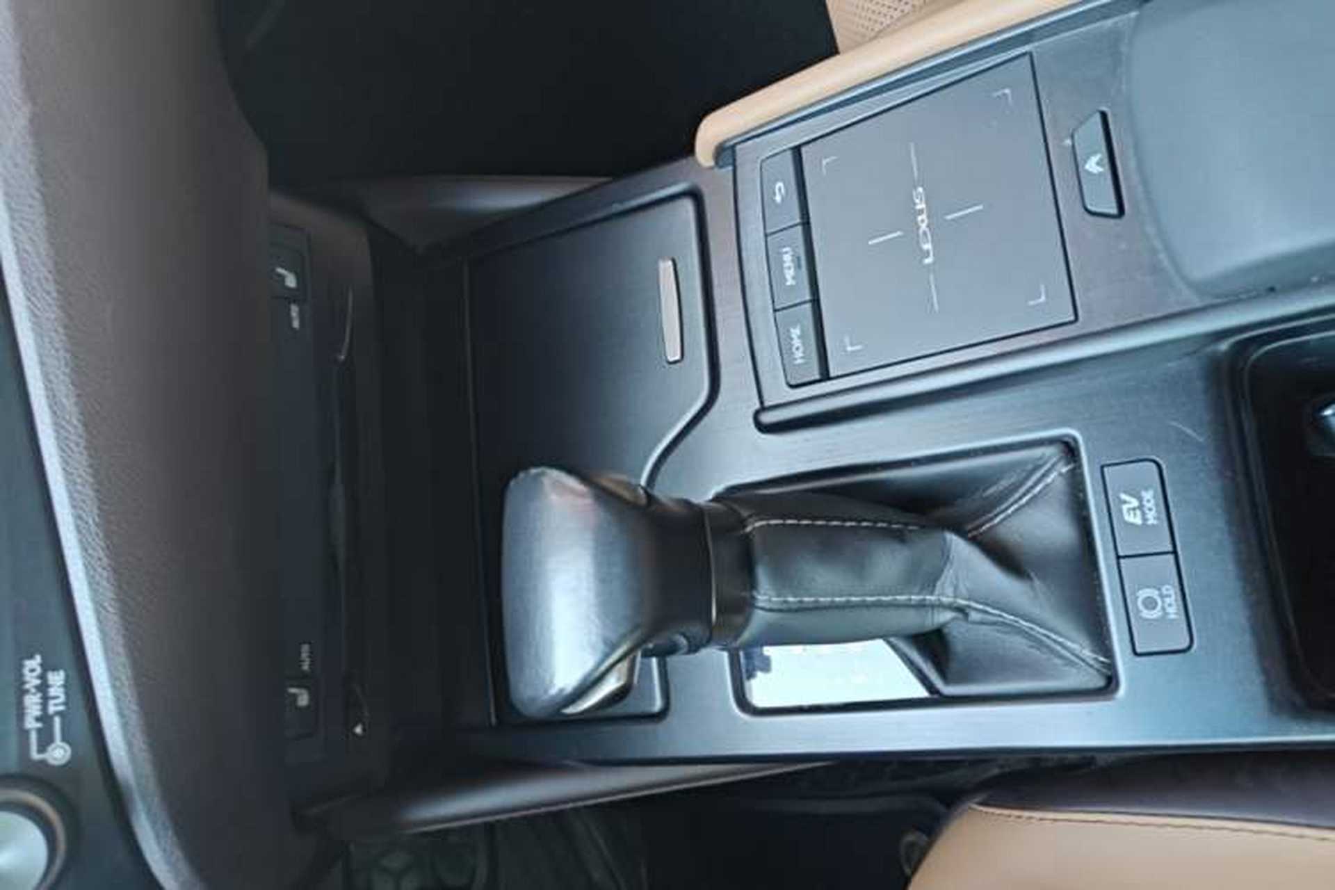 Used Lexus ES 2020 300h Premier Edition Gear Lever