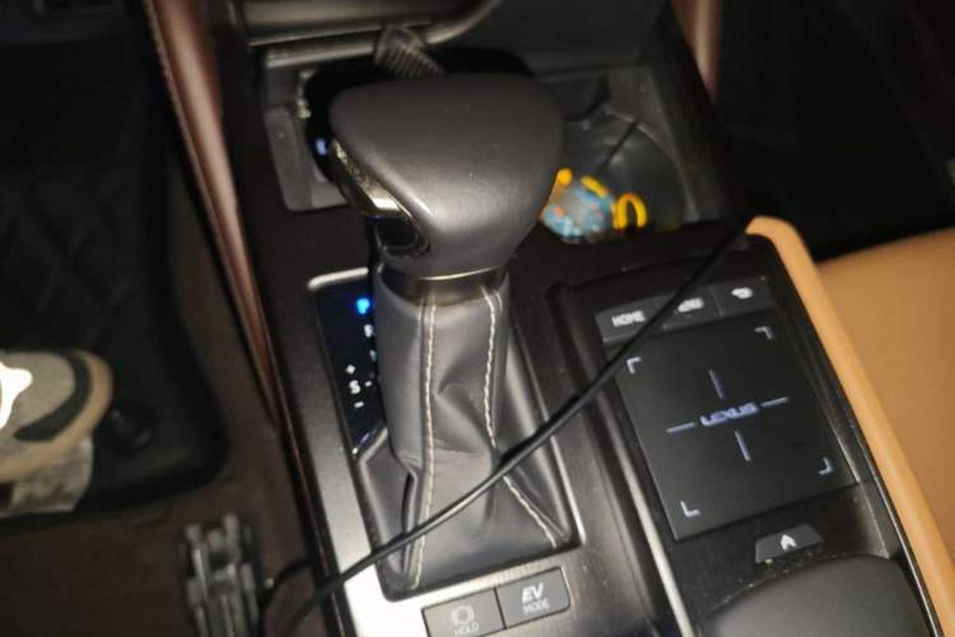 Used Lexus ES 2020 300h Premier Edition Gear Lever