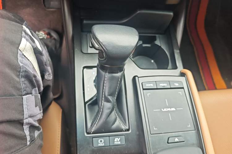 Used Lexus ES 2020 300h Deluxe Edition Gear Lever