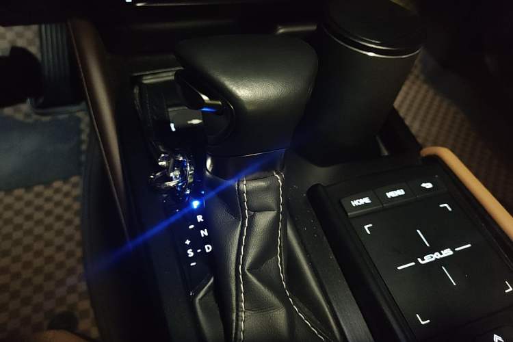 Used Lexus ES  Gear Lever