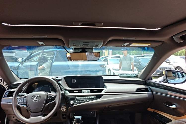 Used Lexus ES 2020 200 Excellence Edition Headliner
