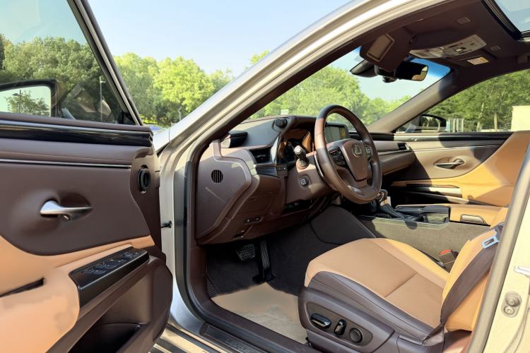 Used Lexus ES 2020 200 Excellence Edition Interior 1