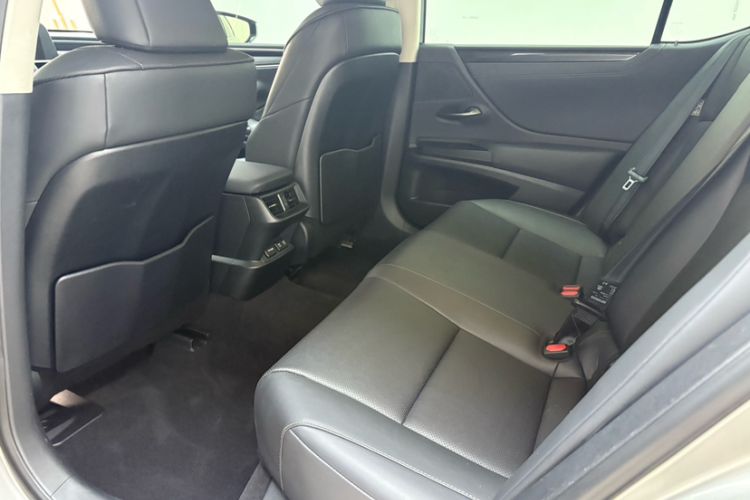 Used Lexus ES 2020 200 Excellence Edition Interior 2