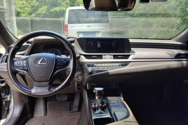 Used Lexus ES 2020 200 Excellence Edition Interior 2