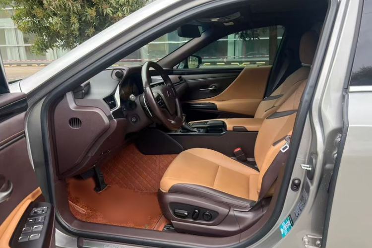 Used Lexus ES 2020 200 Excellence Edition Interior 2