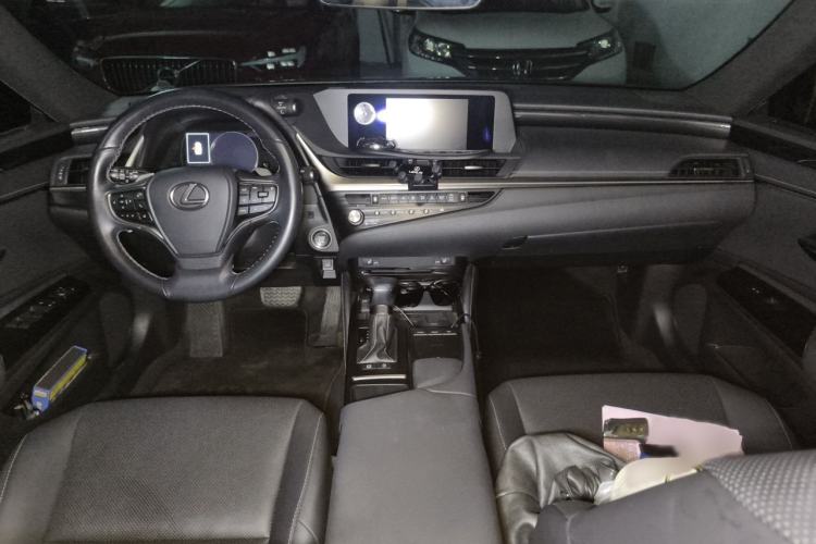 Used Lexus ES 2020 200 Excellence Edition Interior 2