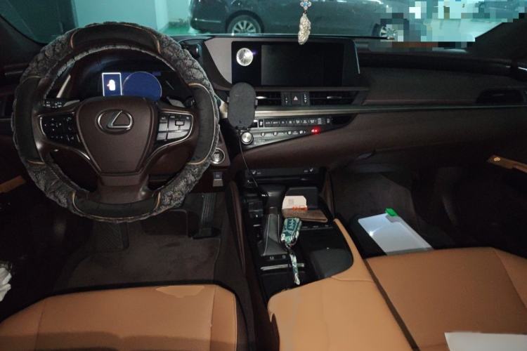 Used Lexus ES 2020 200 Excellence Edition Interior 2