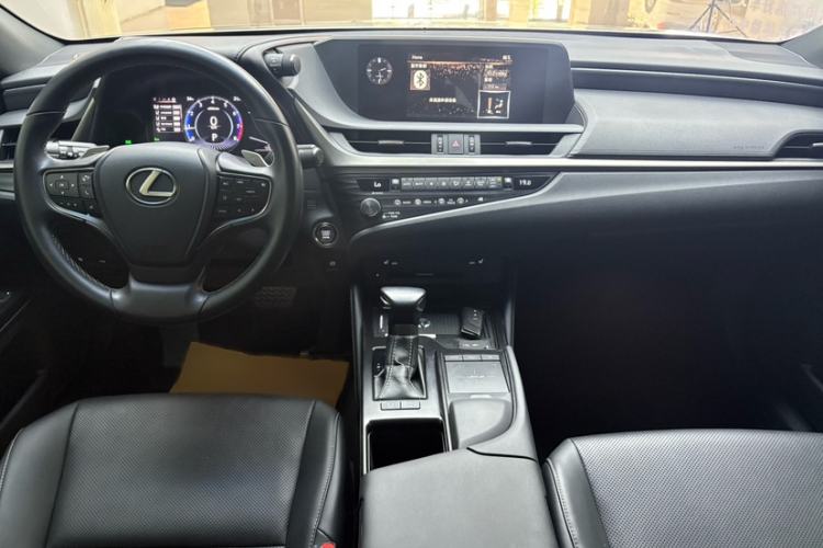 Used Lexus ES 2020 200 Excellence Edition Interior 3