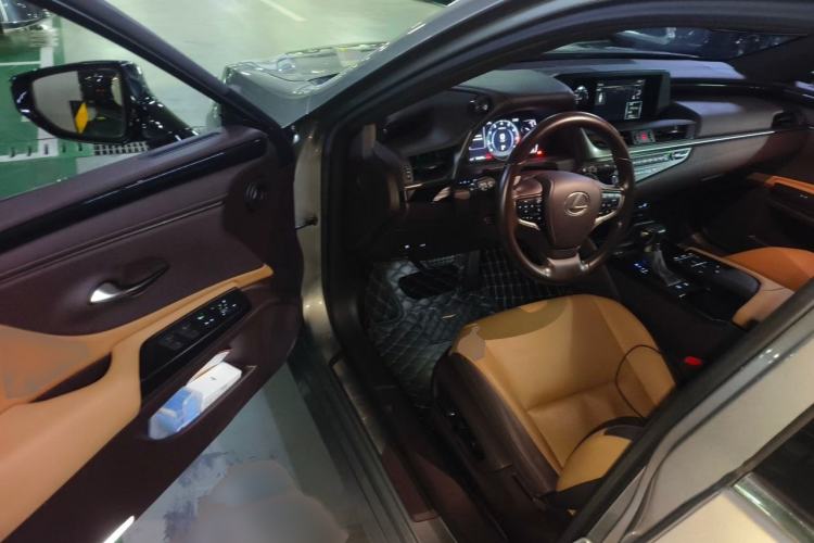 Used Lexus ES 2020 200 Excellence Edition Interior 3