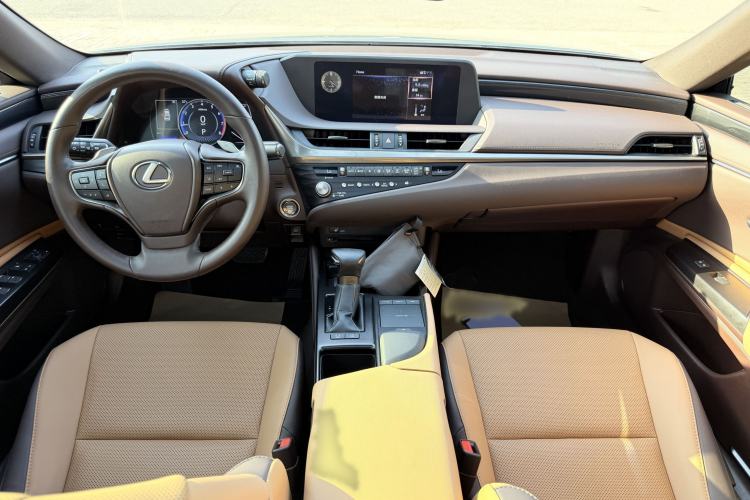 Used Lexus ES 2020 200 Excellence Edition Interior 3