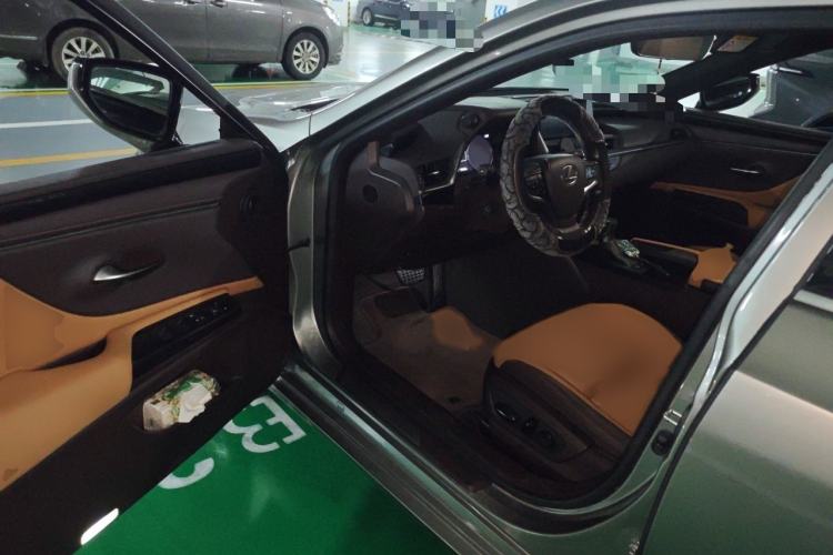 Used Lexus ES 2020 200 Excellence Edition Interior 3