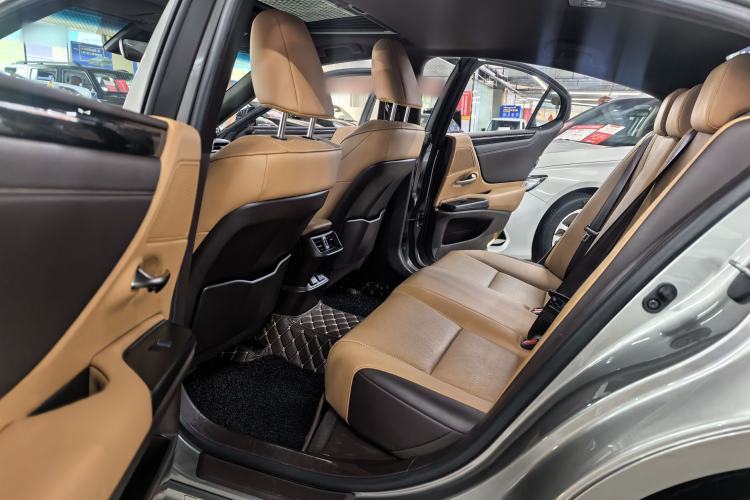 Used Lexus ES 2020 200 Excellence Edition Interior 4