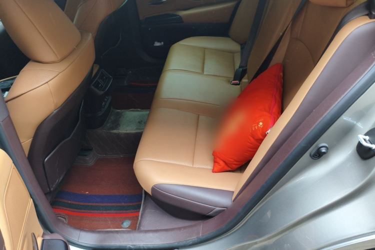 Used Lexus ES 2020 300h Premier Edition Interior 4