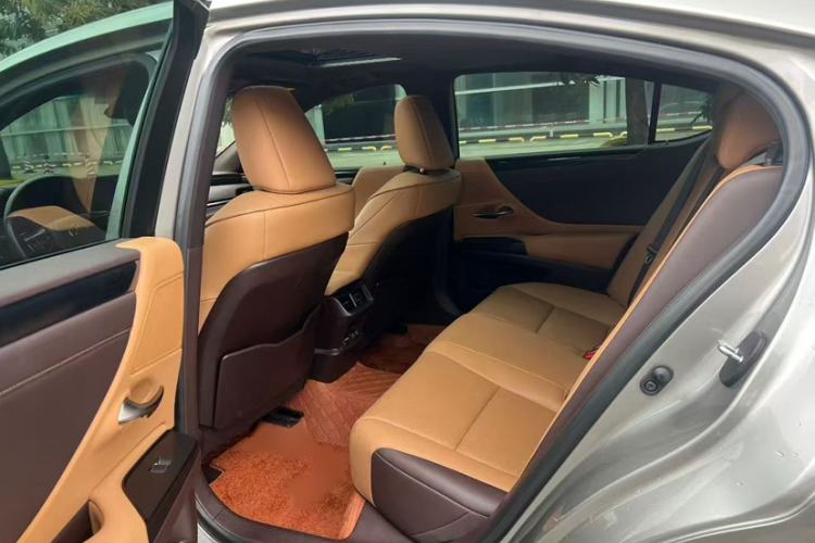 Used Lexus ES 2020 200 Excellence Edition Interior 4