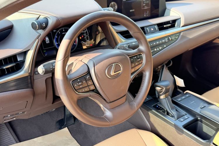 Used Lexus ES 2020 200 Excellence Edition Interior 4