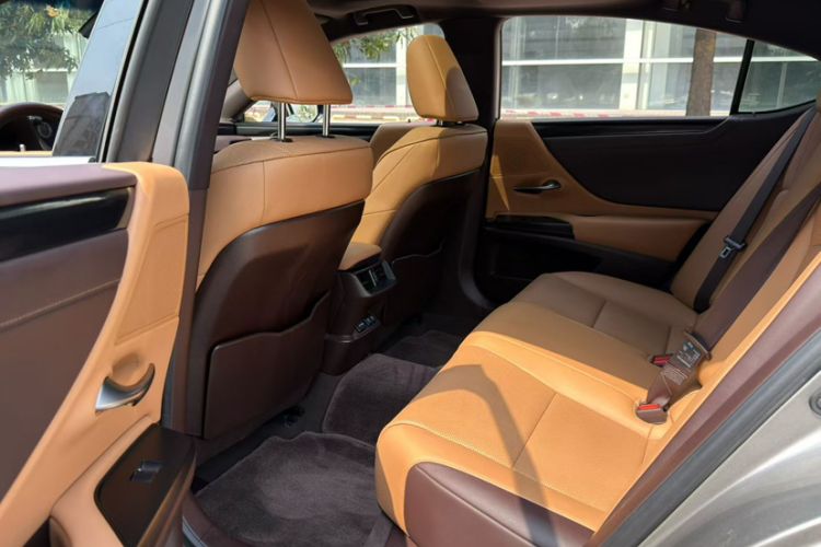 Used Lexus ES 2020 200 Excellence Edition Interior 4
