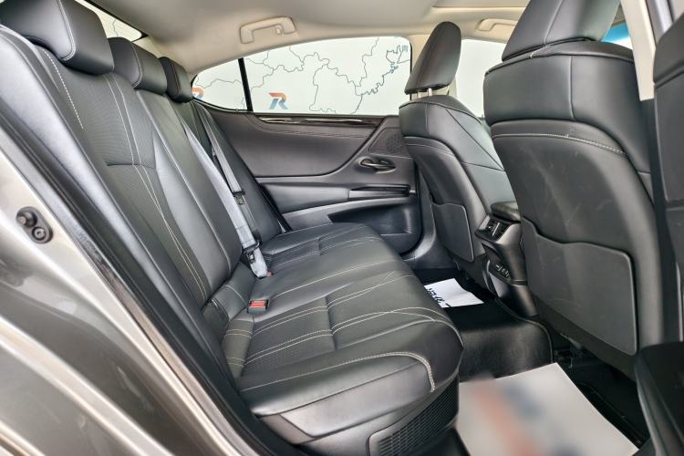 Used Lexus ES 2020 300h Premium Edition Interior 4