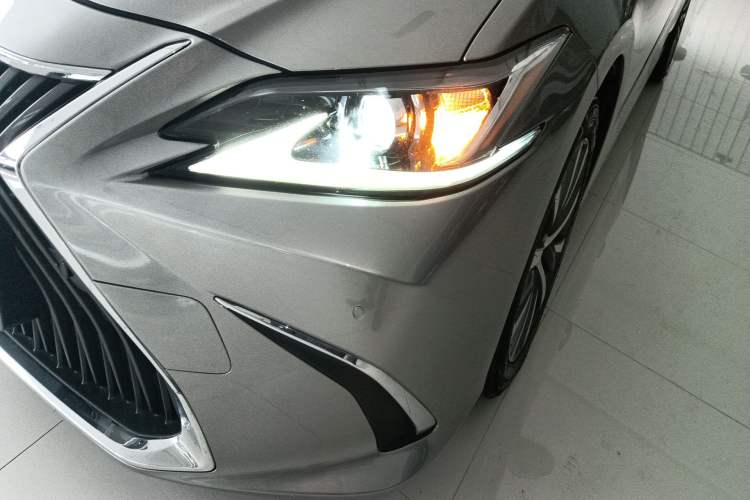 Used Lexus ES 2020 300h Premier Edition Left Front Headlight