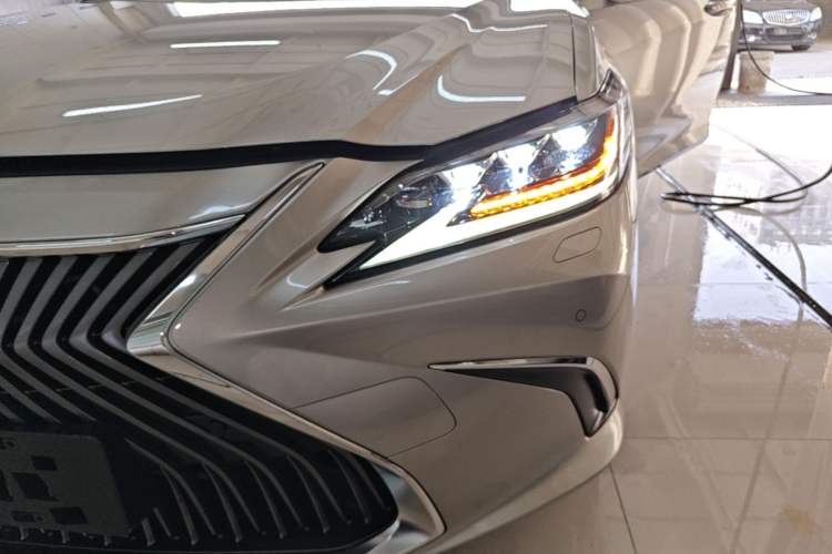Used Lexus ES 2020 300h Premium Edition Left Front Headlight