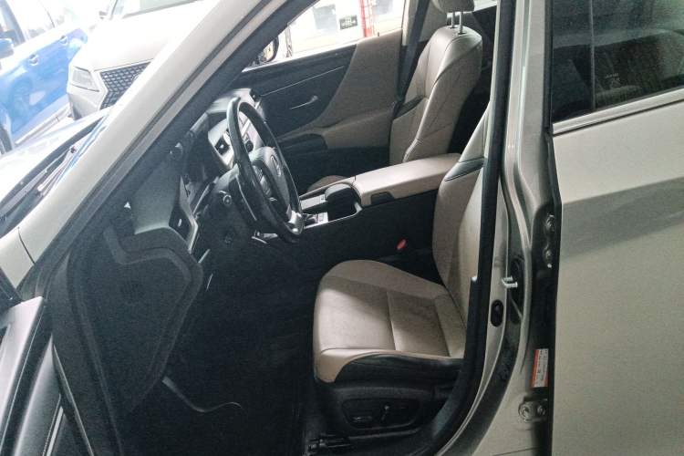 Used Lexus ES 2020 300h Premier Edition Left Front Seat
